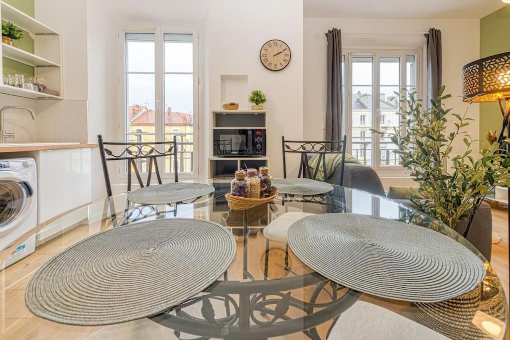 Apartment Entre Gare Et Centre-ville: Lit Double, Wifi Grenoble