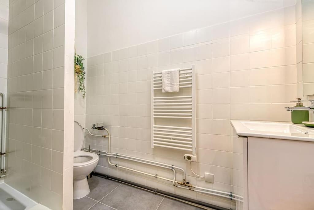 Entre Gare Et Centre-ville: Lit Double, Wifi Apartment
